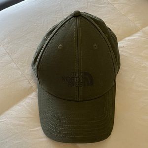 NWOT olive green Men’s North Face adjustable hat